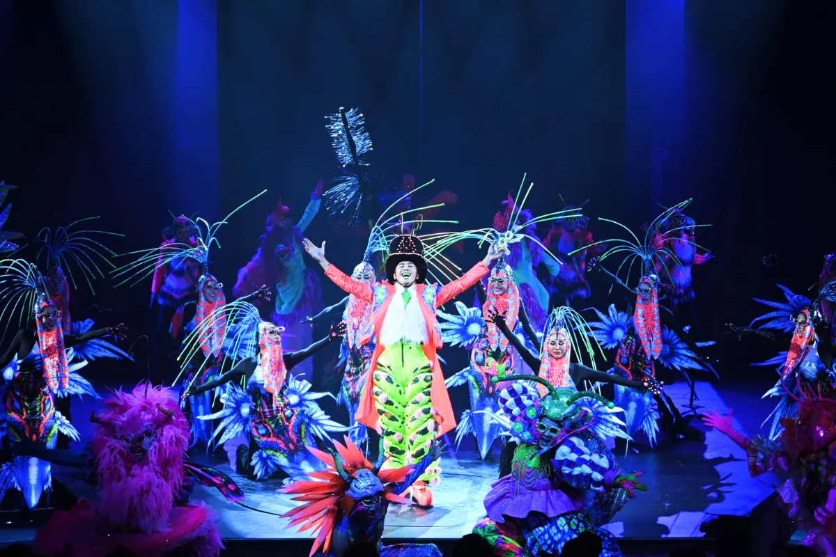 Impressive lights, colors, and sounds at the Pattaya cabaret show